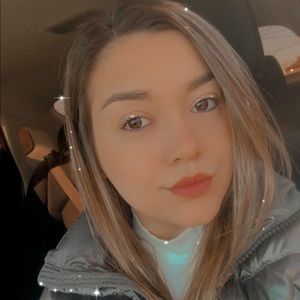 Meet your Posher, Corina